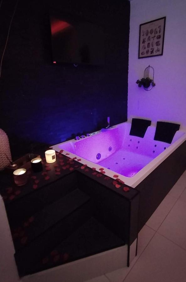 Elegante Open Space Con Vasca Idromassaggio A Trastevere Ngoại thất bức ảnh